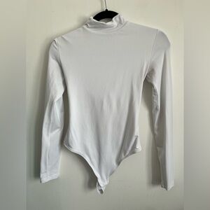 Aritzia Babaton Turtleneck Long Sleeve Basic Bodysuit - White - S Small